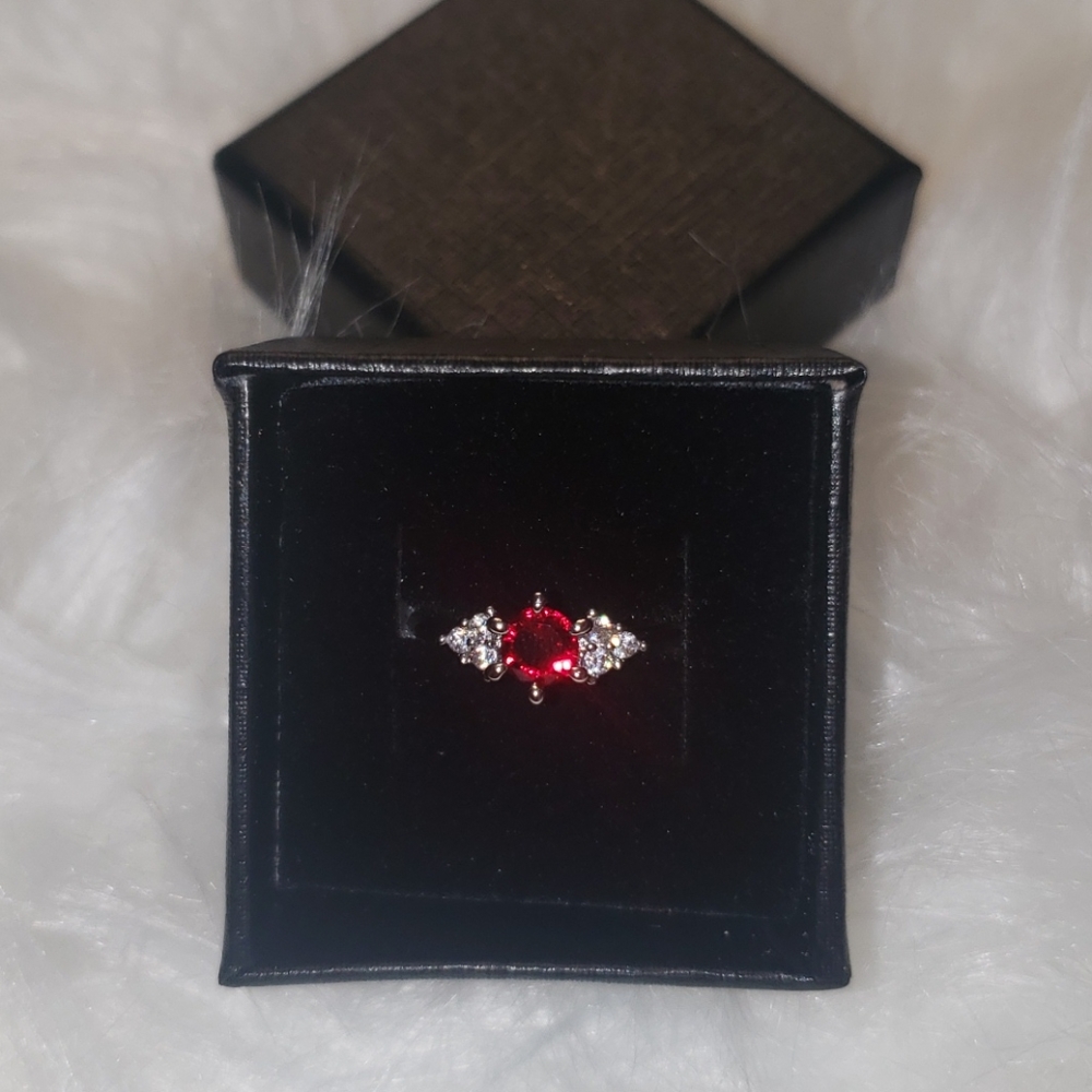 Red Ruby Diamond Ring - Picture 8 of 9